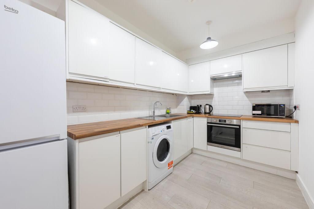 Victorian Beauty With Private Toilet And Shower Near Tube Station London Exterior photo